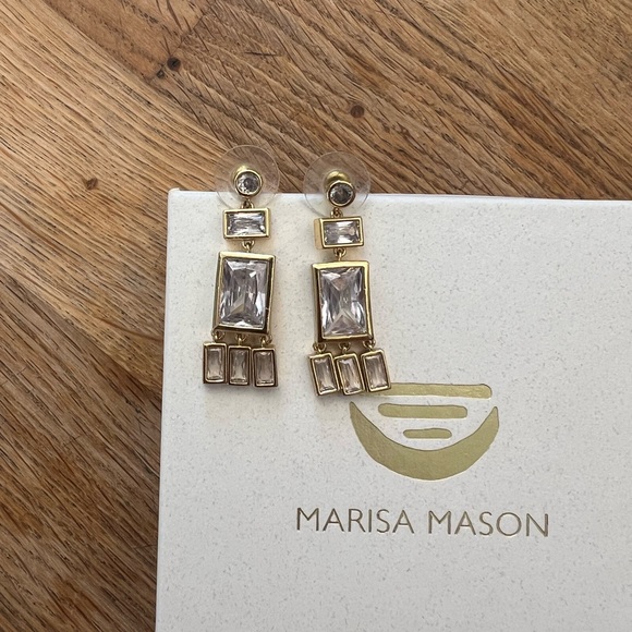 Elegant Crystal dangle earrings - Picture 1 of 4